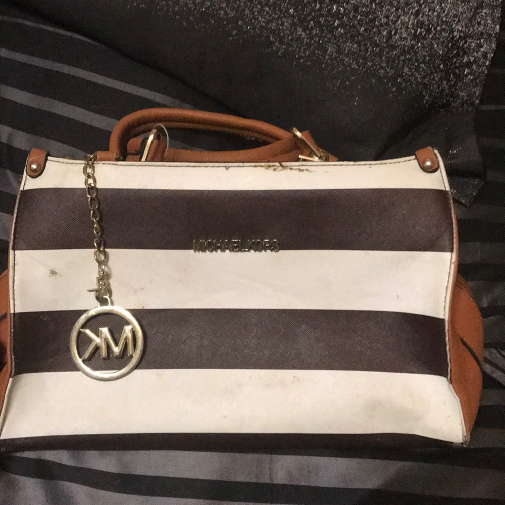 Purses - Picture 5 of 16